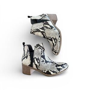 Dr. Scholls Teammate Snakeskin Ankle Boots size 6.5 US